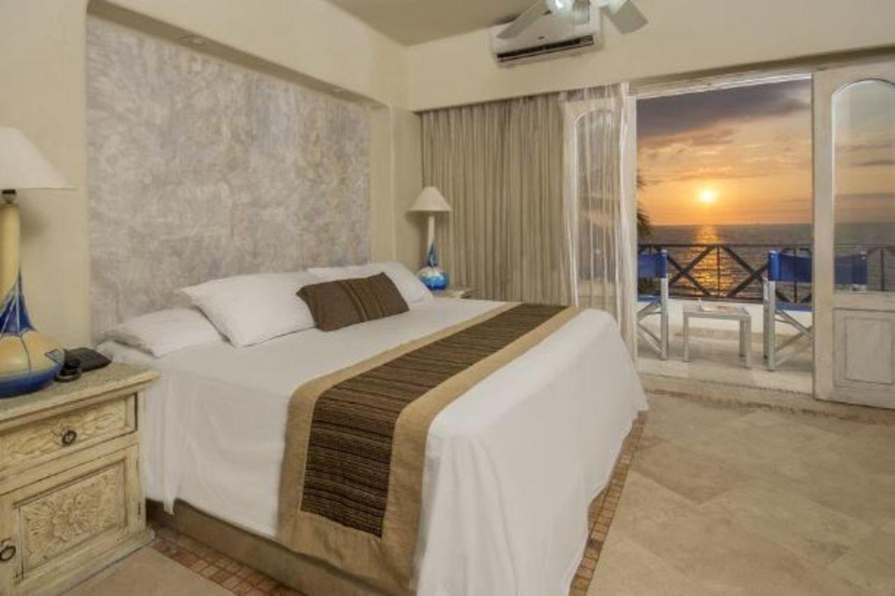 Blue Chairs Beachfront Resort Puerto Vallarta - Adults Only ภายนอก รูปภาพ